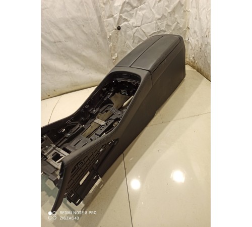 Центральная консоль с подлокотником