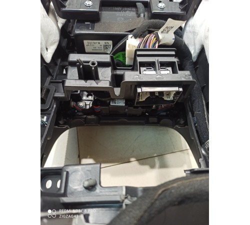 Центральная консоль с подлокотником