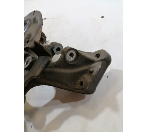 Кулак поворотный задний левый