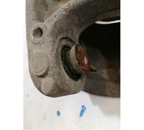 Кулак поворотный задний левый