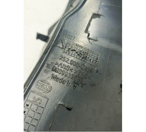 Накладка фонаря задняя правая