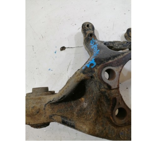 Кулак поворотный задний левый