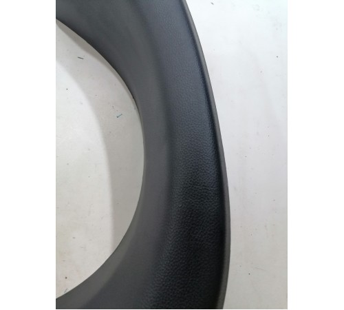 Накладка крышки багажника правая внутренняя