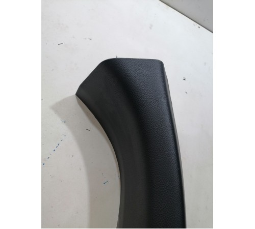 Накладка крышки багажника правая внутренняя