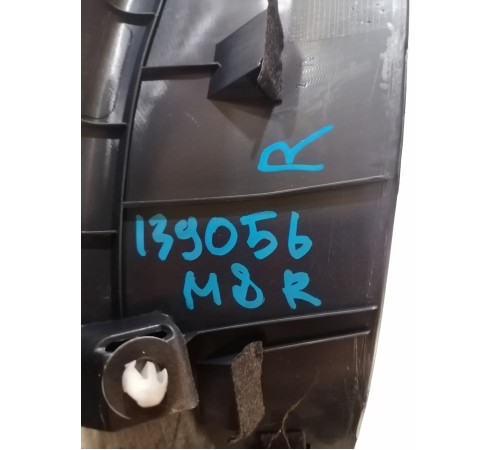 Накладка крышки багажника правая внутренняя