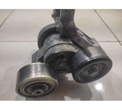 Ролик-натяжитель с кронштейном