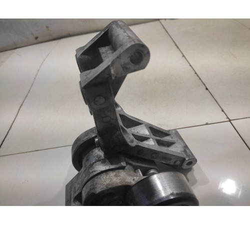 Ролик-натяжитель с кронштейном