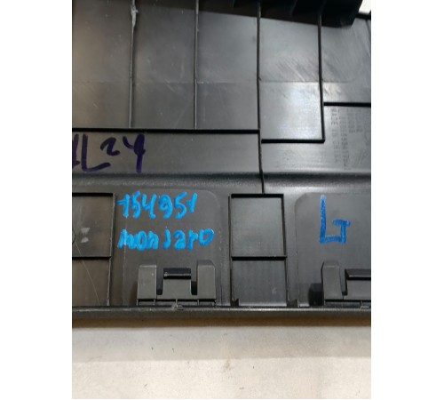 Накладка багажника левая