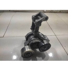 Ролик-натяжитель с кронштейном