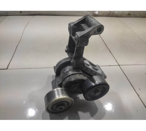 Ролик-натяжитель с кронштейном