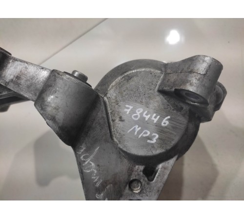 Ролик-натяжитель с кронштейном