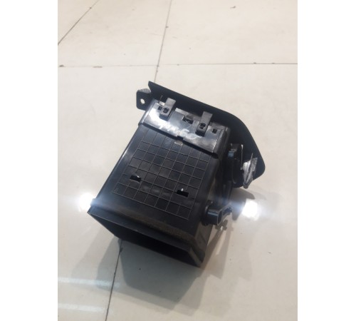 Воздушный дефлектор (правый)