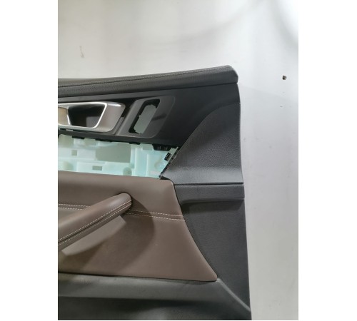 Обшивка двери передняя левая