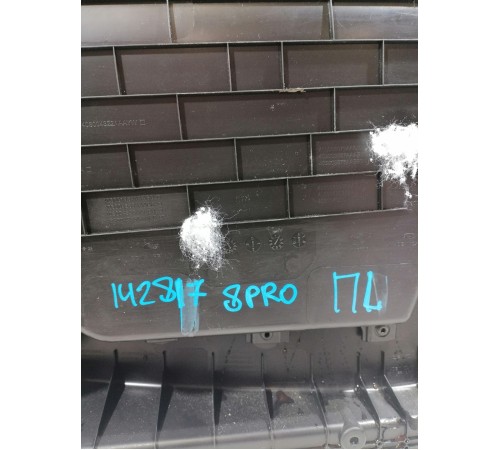 Обшивка двери передняя левая