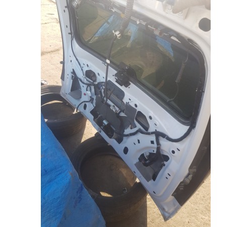 Крышка багажника в сборе