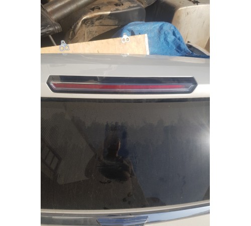 Крышка багажника в сборе