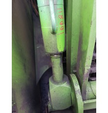 Амортизатор подъема стрелы боковой распределительный средний