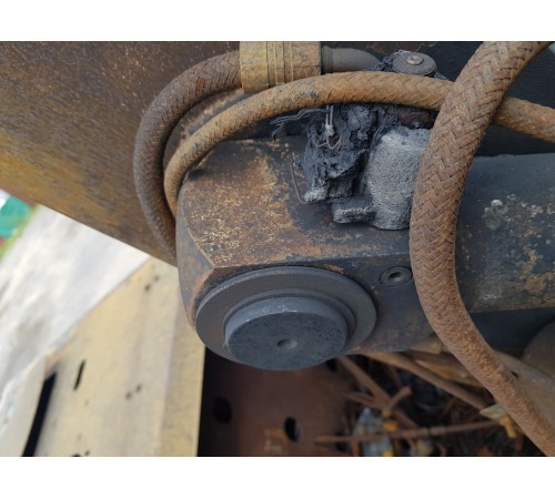 Амортизатор подъема стрелы боковой распределительный средний