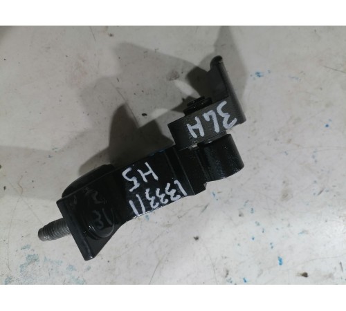 Петля двери задняя левая