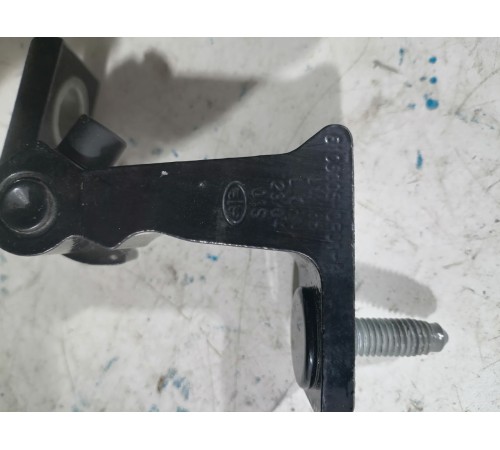 Петля двери задняя левая