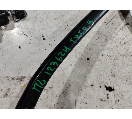 Уплотнитель стекла двери передний левый