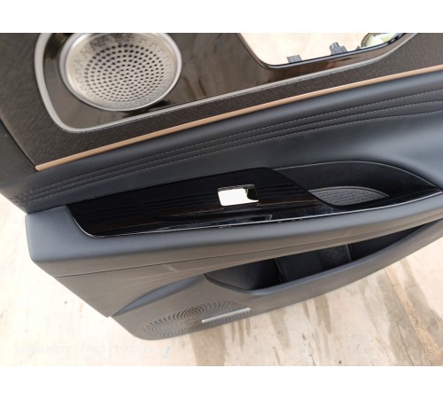 Обшивка двери задняя правая