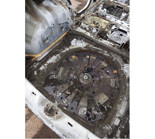 Ниша багажника (запасного колеса)