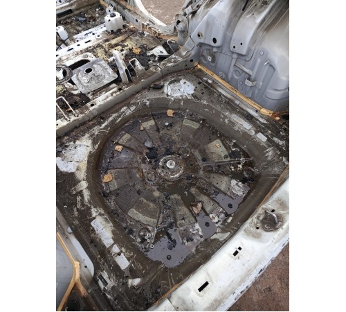 Ниша багажника (запасного колеса)