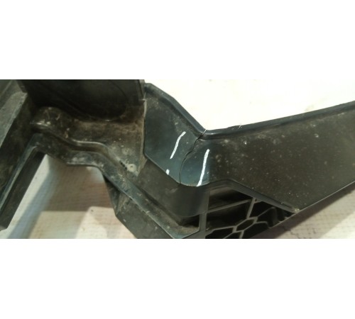 Кронштейн правой фары