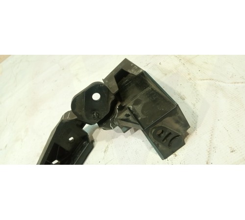 Кронштейн правой фары