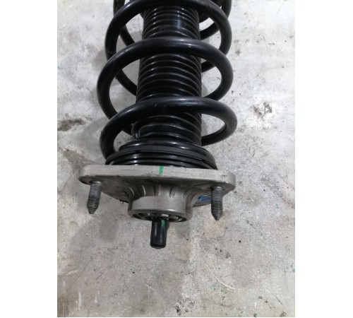 Амортизатор подвески передний правый в сборе