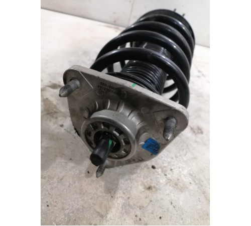 Амортизатор подвески передний правый в сборе