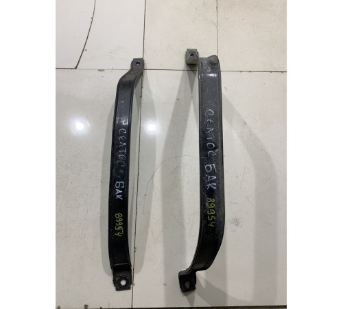 Крепление топливного бака