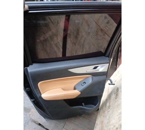 Дверь задняя левая в сборе