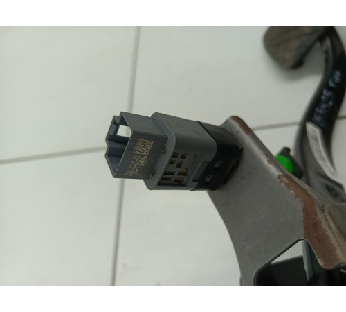 Педаль тормоза с датчиком стоп сигнала