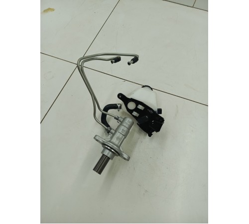 Главный тормозной цилиндр с бачком