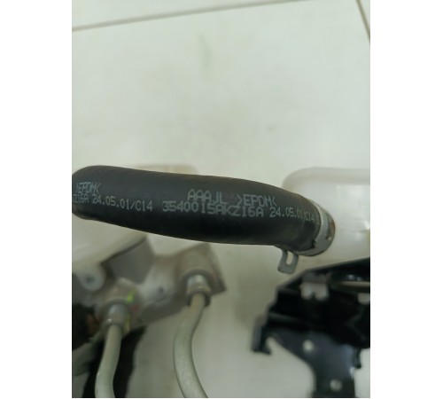 Главный тормозной цилиндр с бачком