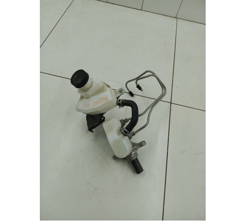 Главный тормозной цилиндр с бачком