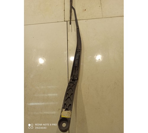 Поводок стеклоочистителя (правый)