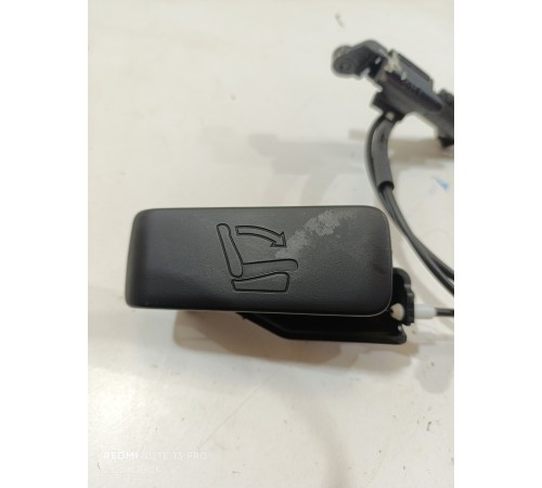 Ручка откидывания заднего сиденья левая