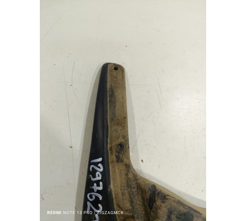 Брызговик задний левый