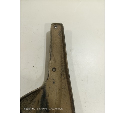 Брызговик задний левый