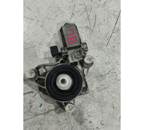 Моторчик стеклоподъемника передний левый