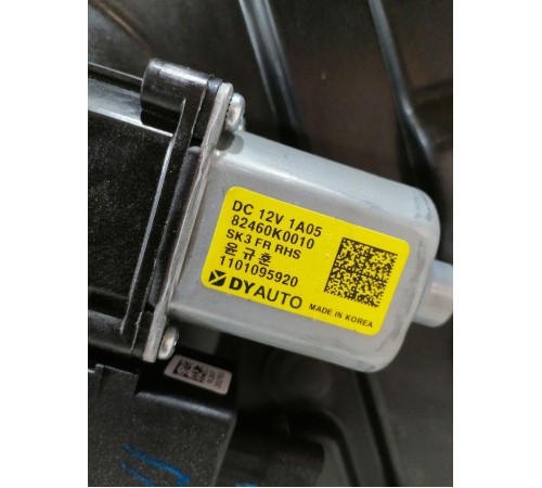 Стеклоподъемник передний правый с моторчиком