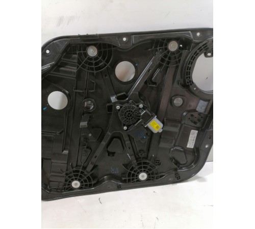 Стеклоподъемник передний правый с моторчиком