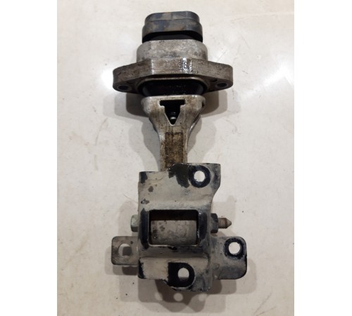 Опора двигателя задняя