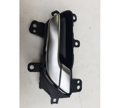 Ручка двери (задняя правая внутренняя)