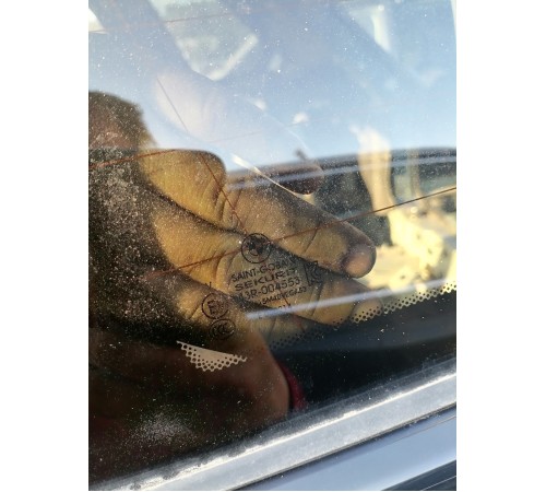 Стекло кузовное глухое левое, форточка