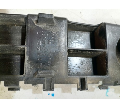 Кронштейн заднего бампера правый