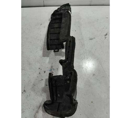 Дефлектор радиатора правый